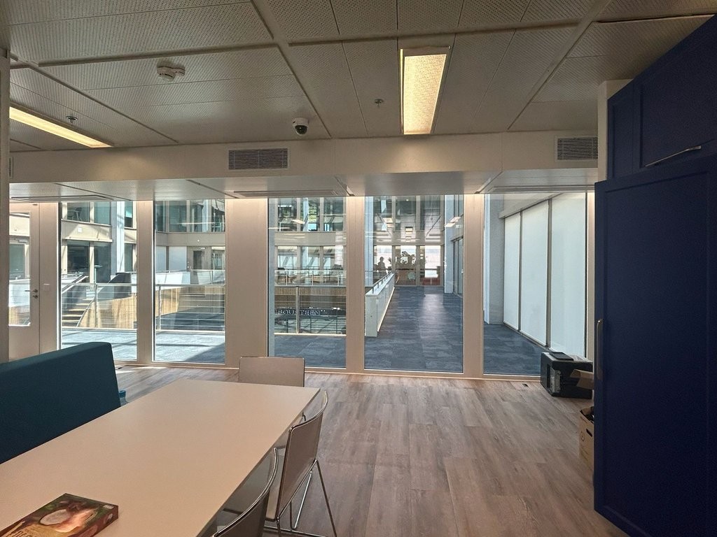 228m² office