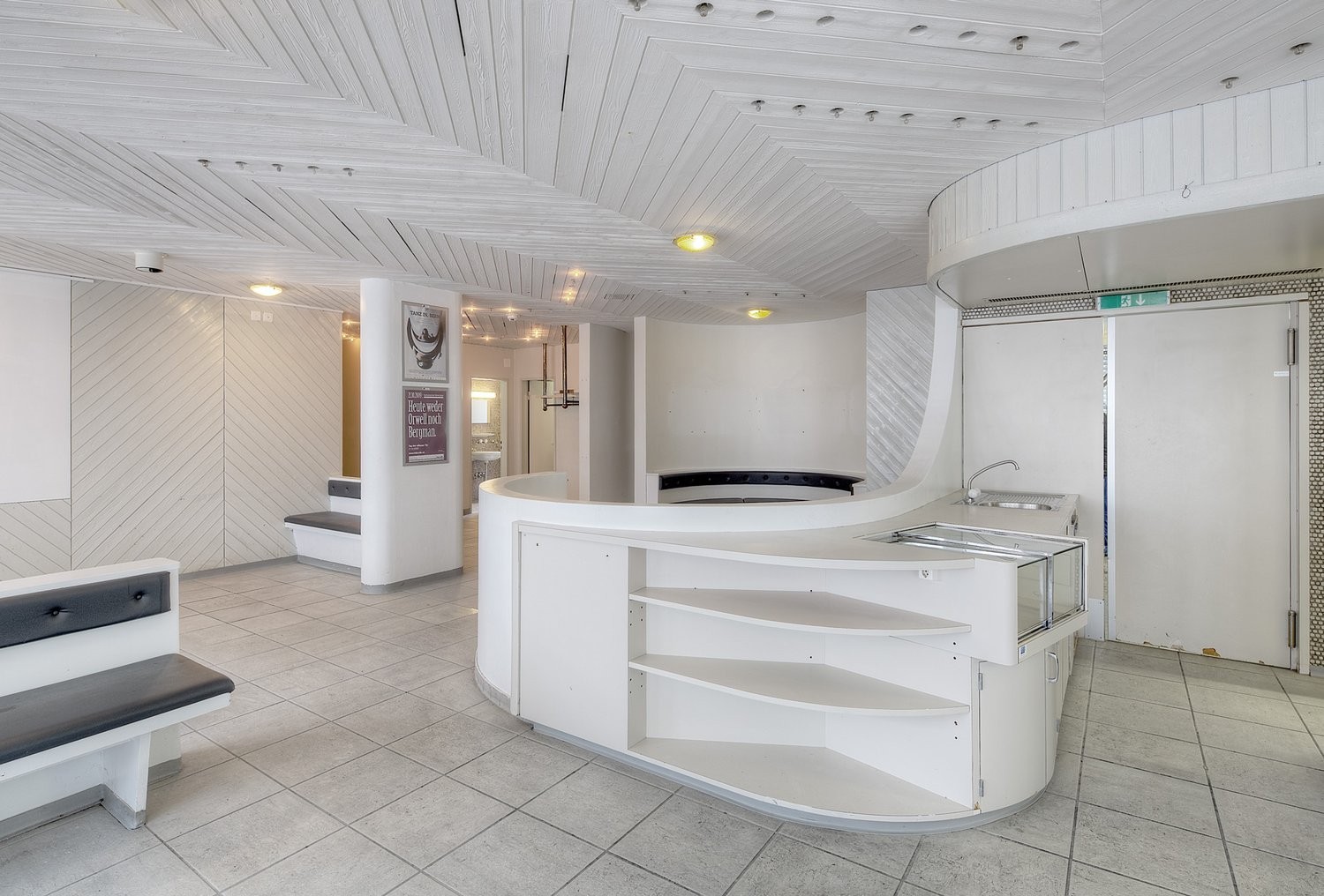 130m² office