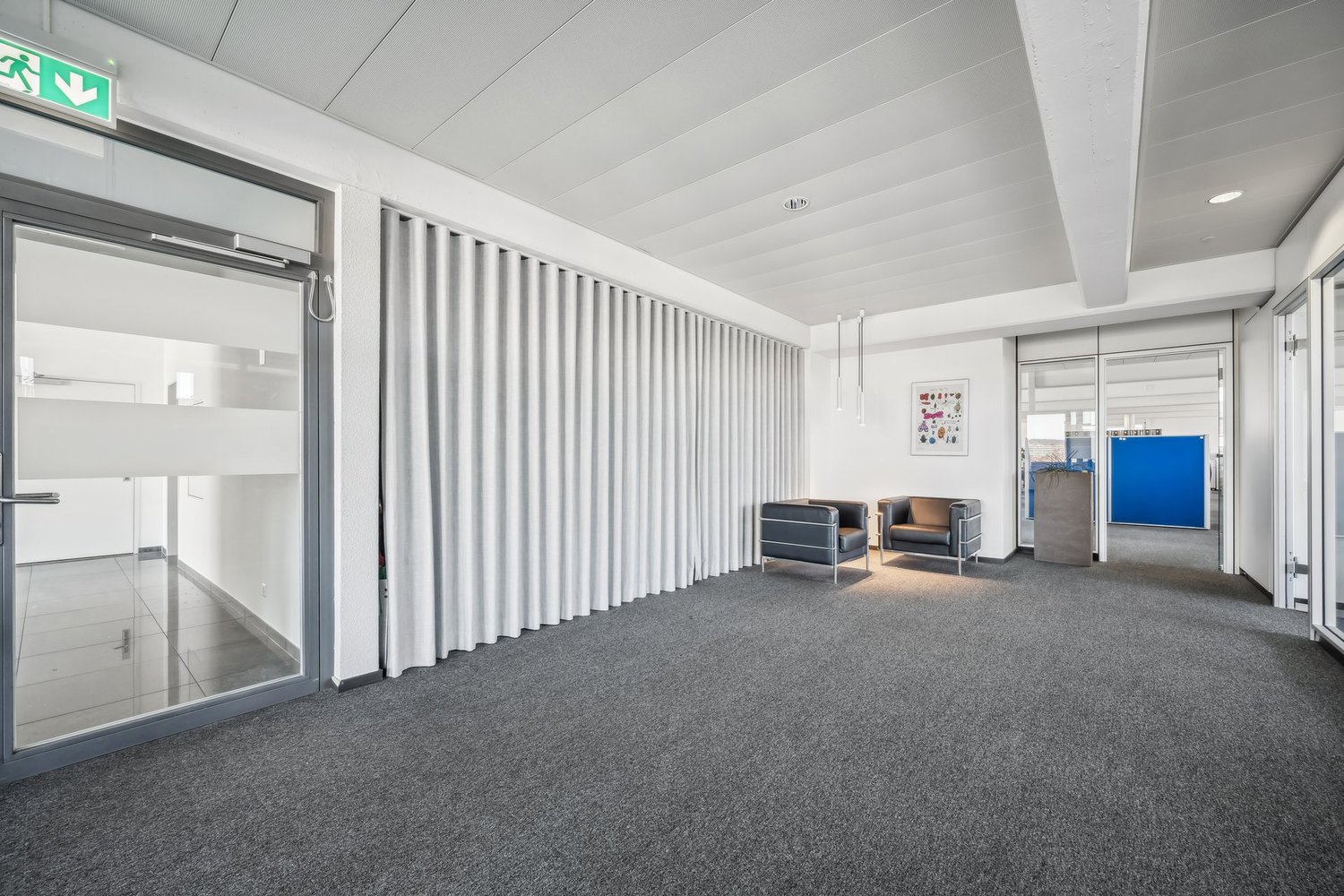405m² office
