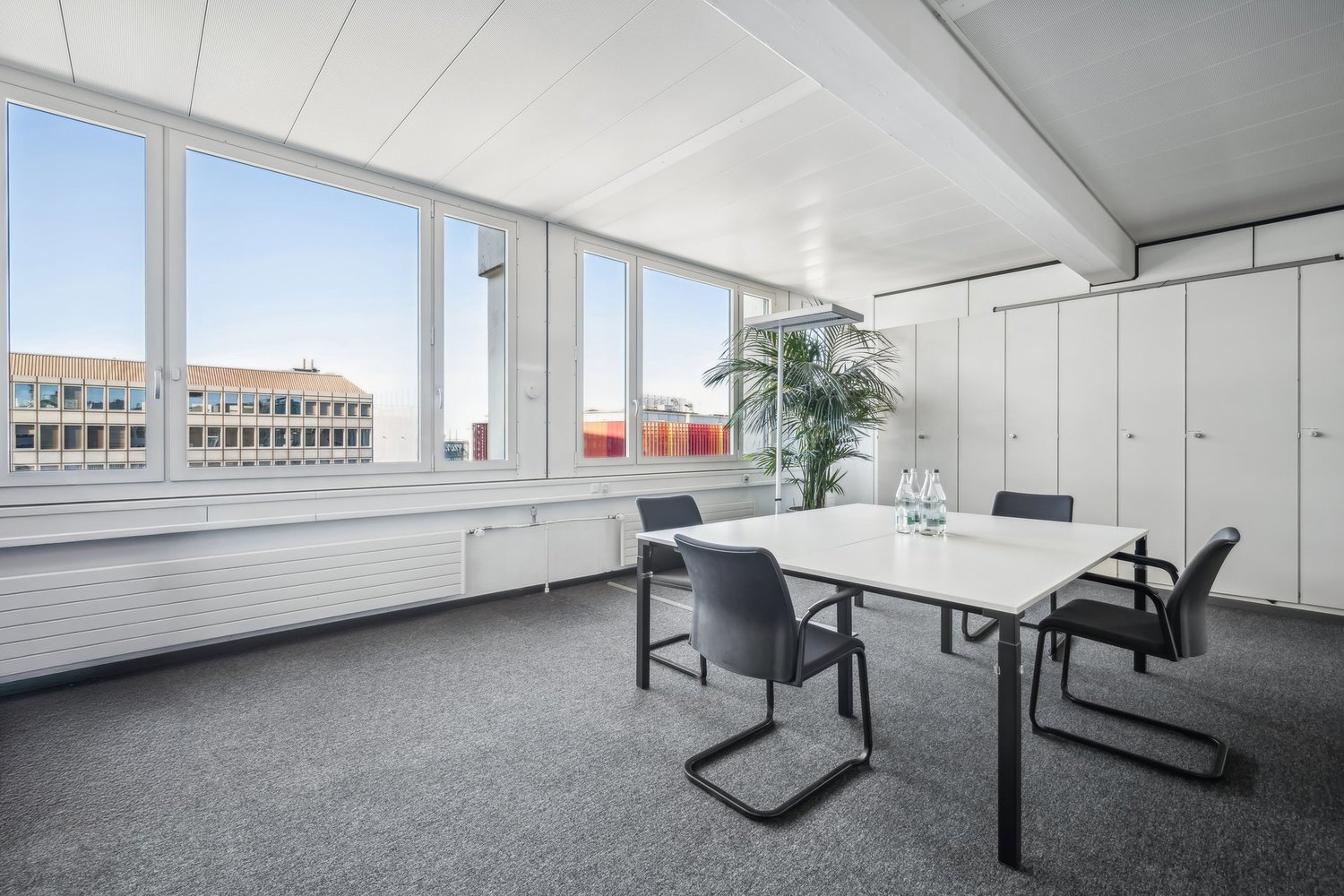 405m² office
