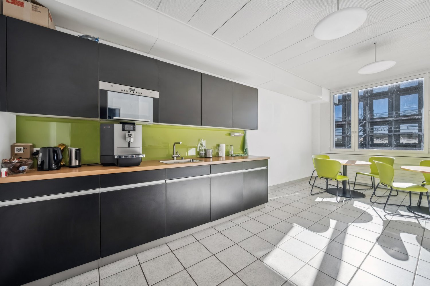 405m² office
