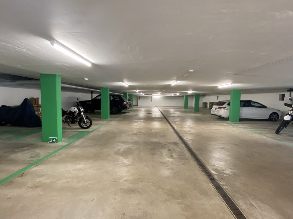 Posto auto coperto per biciclette