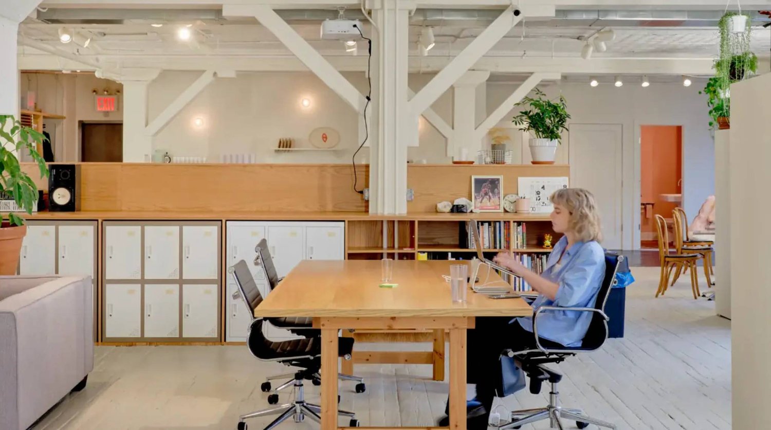100m² office