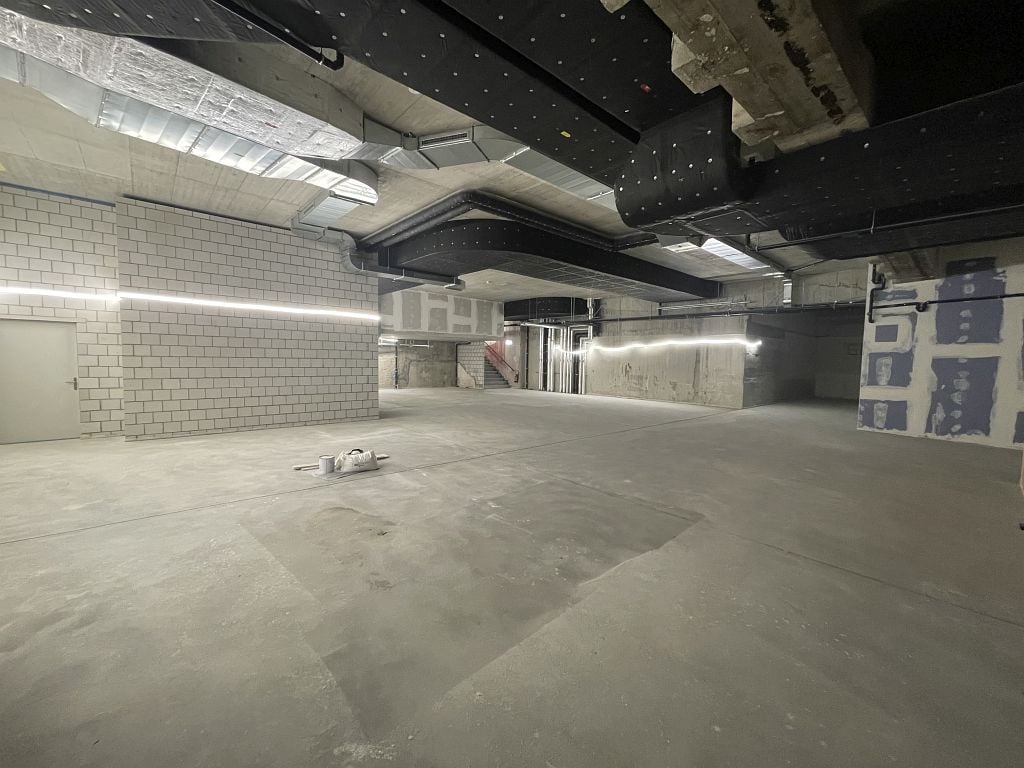 314m² storage room