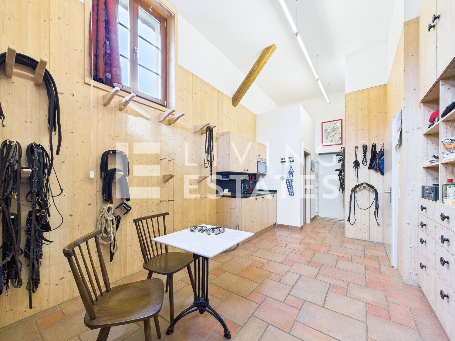 16 ½ rooms farm house