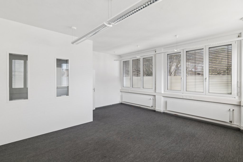 251m² office