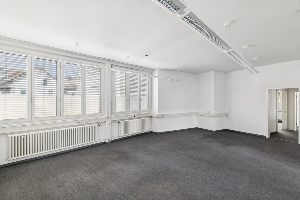 251m² office