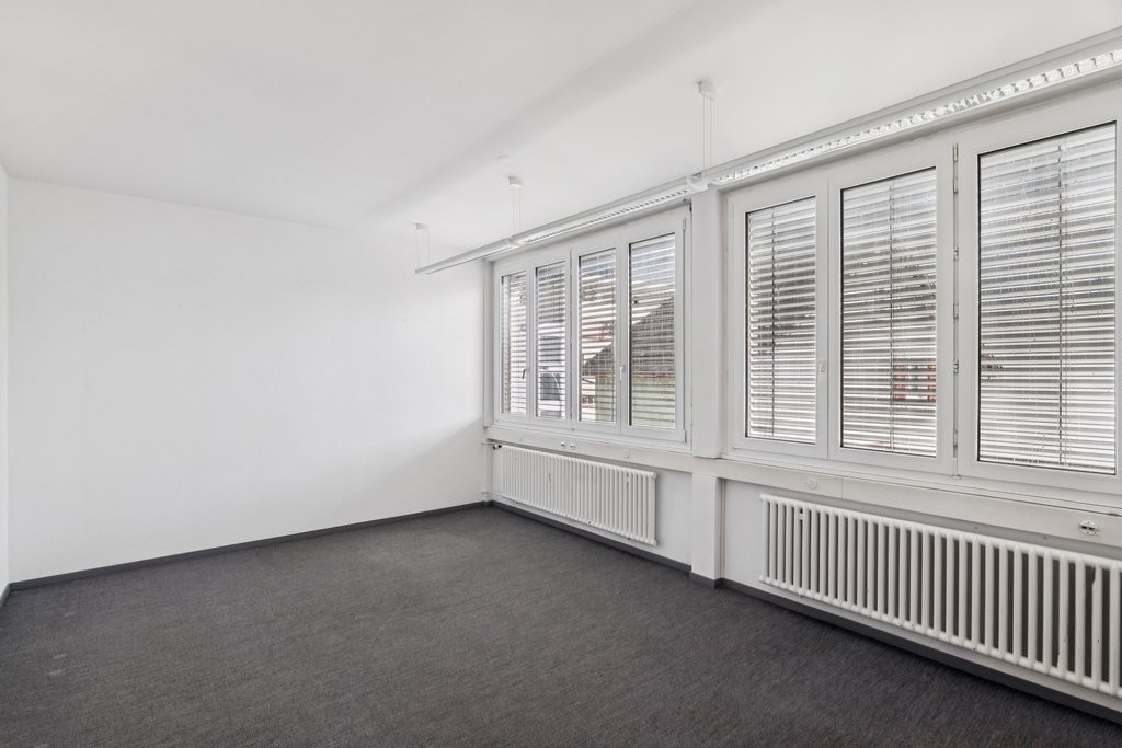 251m² office