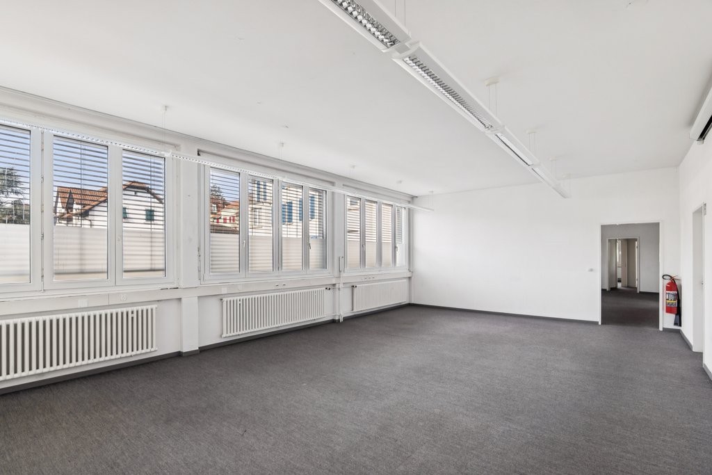 251m² office