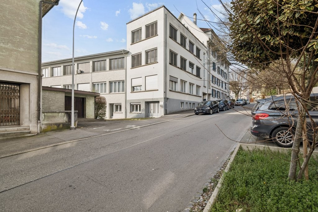 251m² office