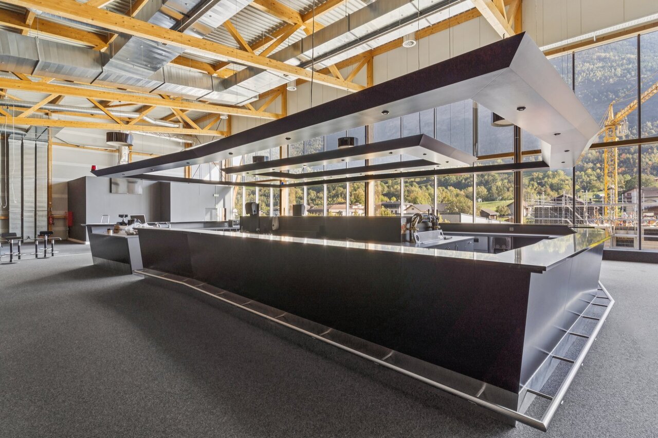 1867m² commerciale