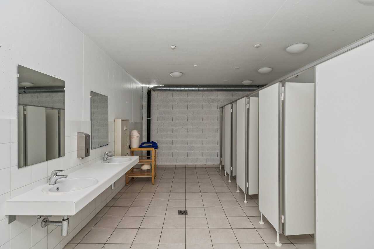 1867m² commerciale