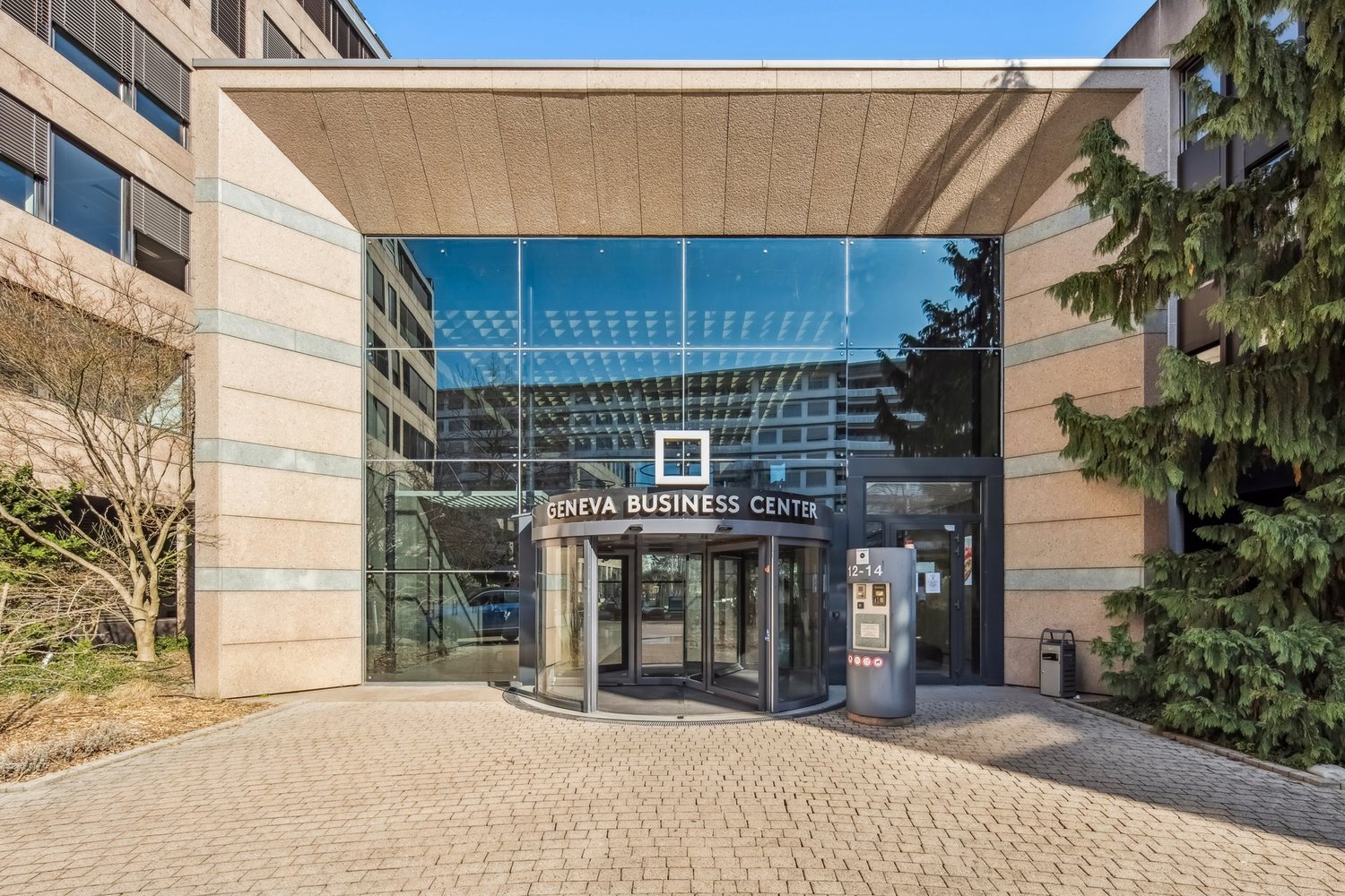 250m² office