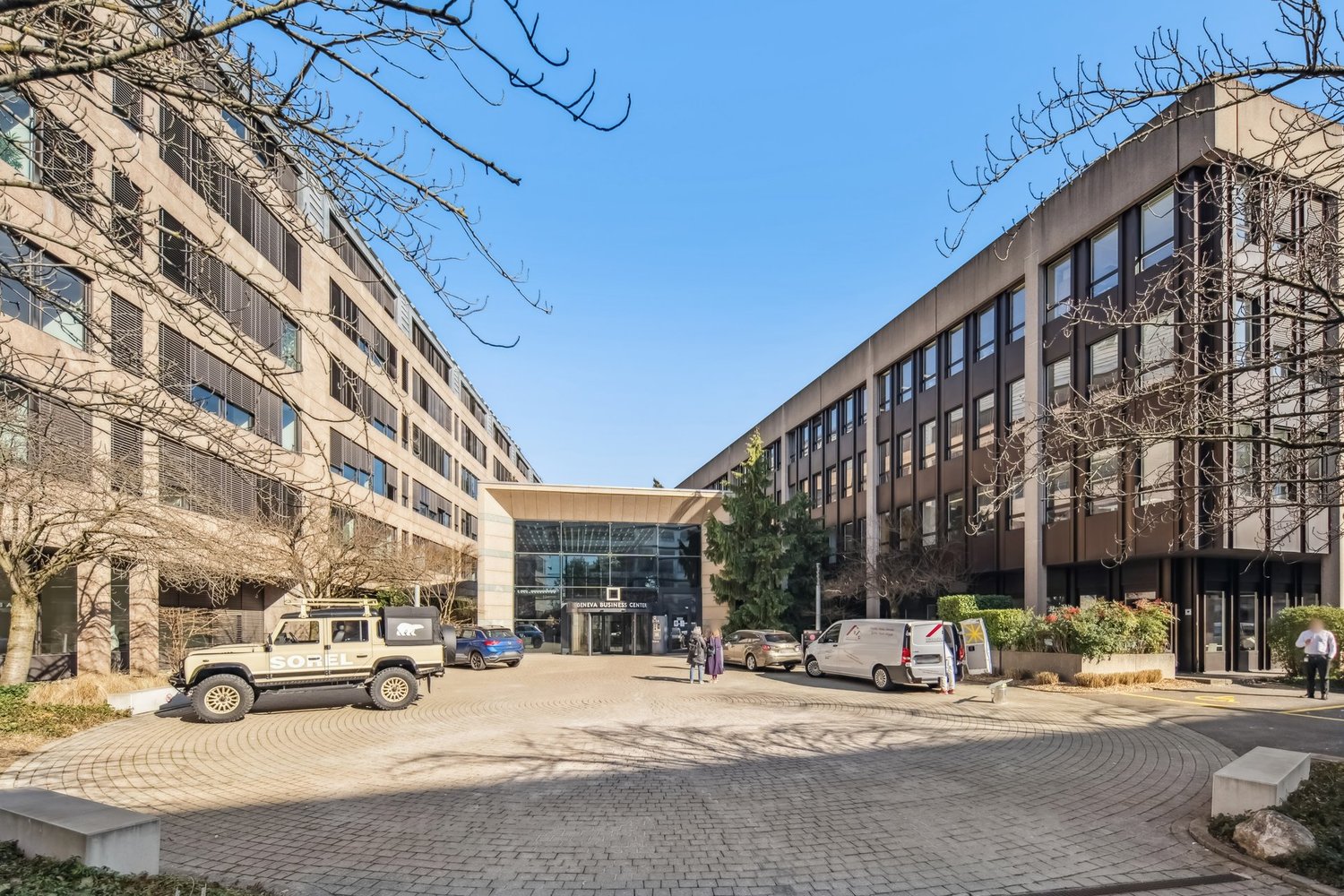 250m² office