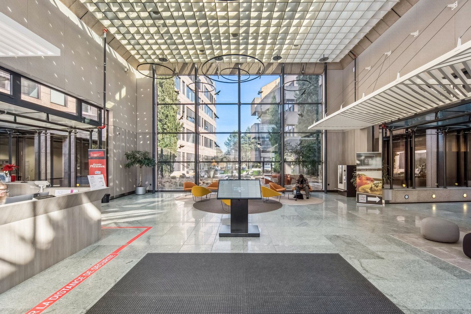 250m² office