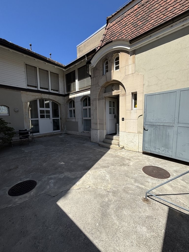 55m² commercial