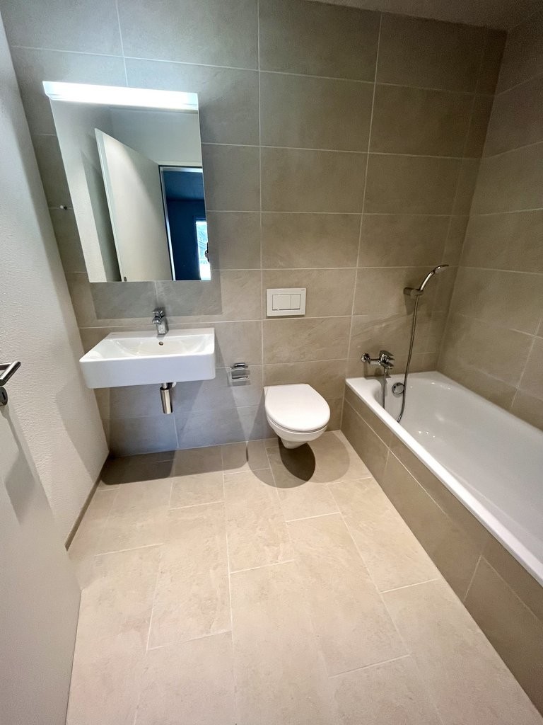 Appartamento di 4 ½ locali","description":"Appartamento ultra moderno e confortevole - lasciatevi convincere dalle seguenti caratteristiche: 

  


L'oggetto dispone di una **splendida e moderna cucina**, che invita a cucinare. I numerosi spazi di stoccaggio e la grande superficie di lavoro sono un 
