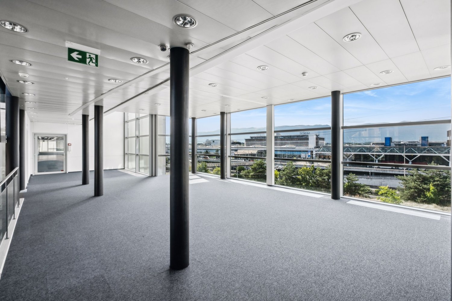333m² office