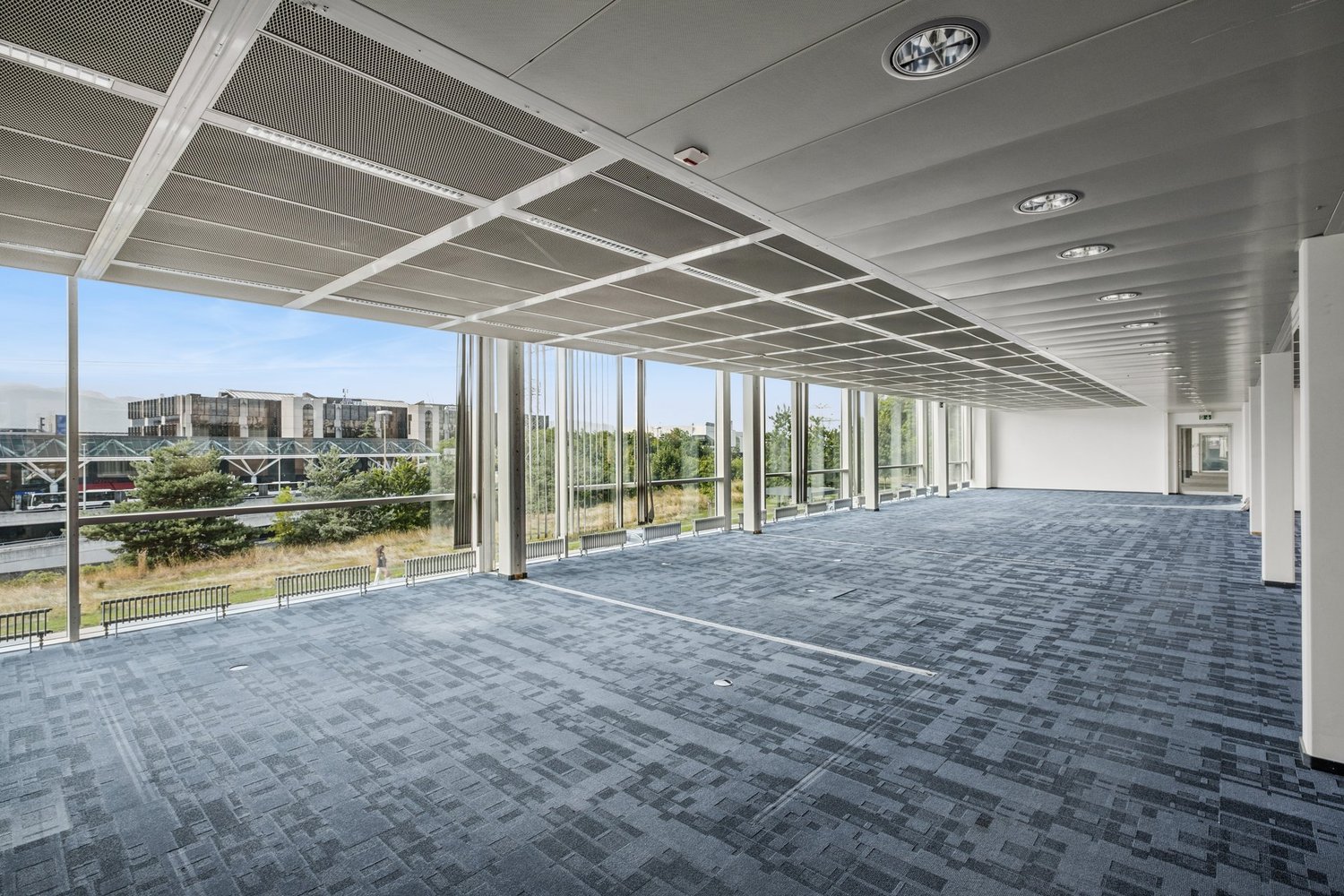 333m² office