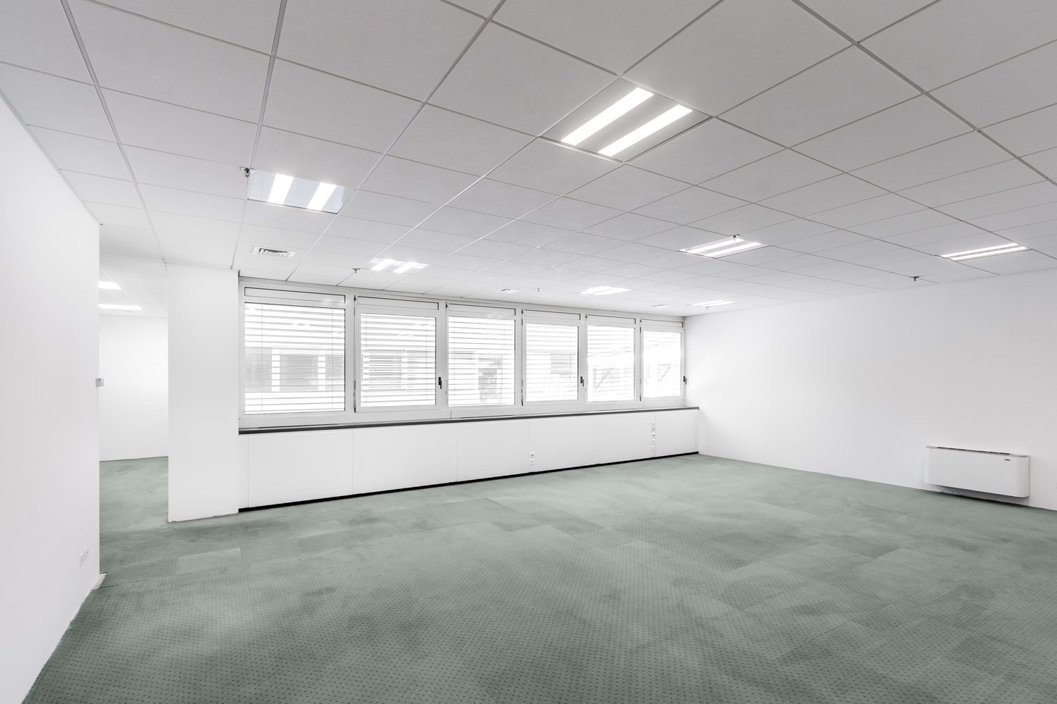 333m² office