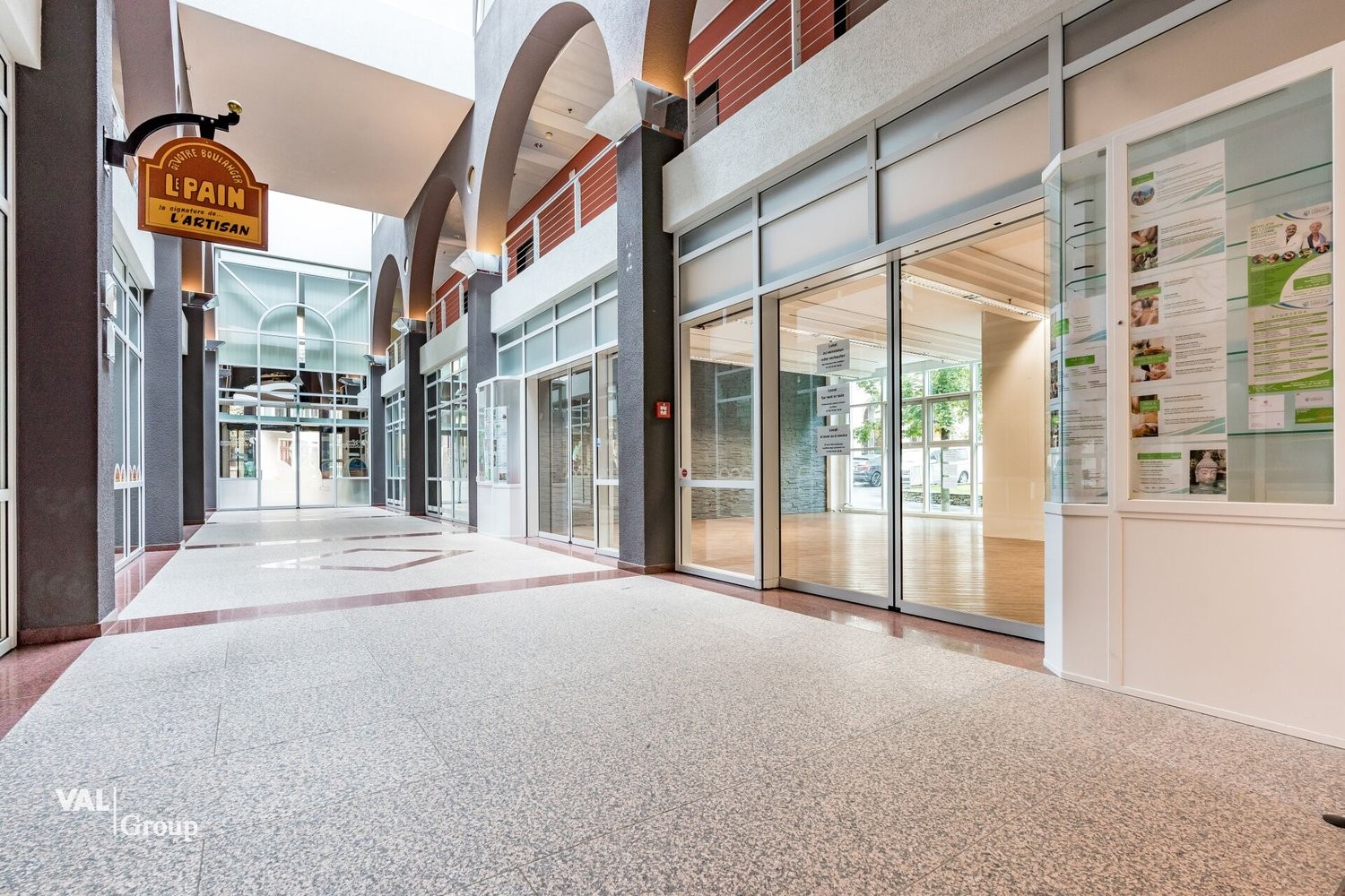70m² commercial