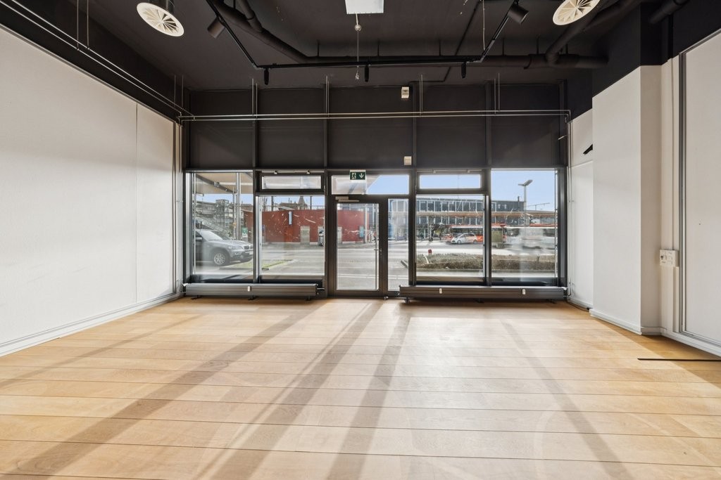 110m² office