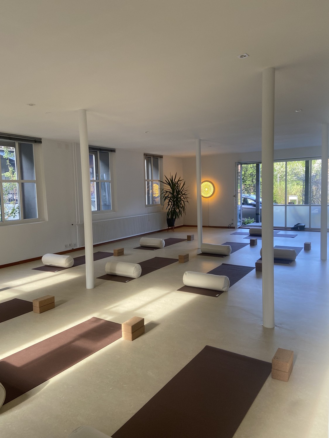 90m² commercial