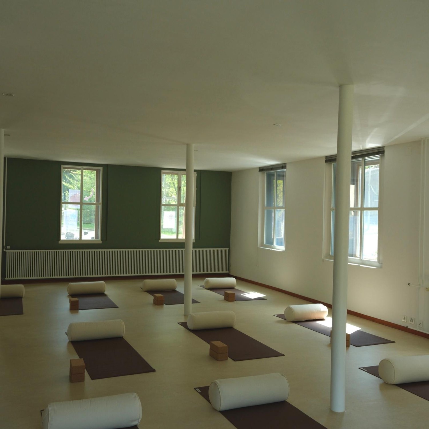 90m² commercial