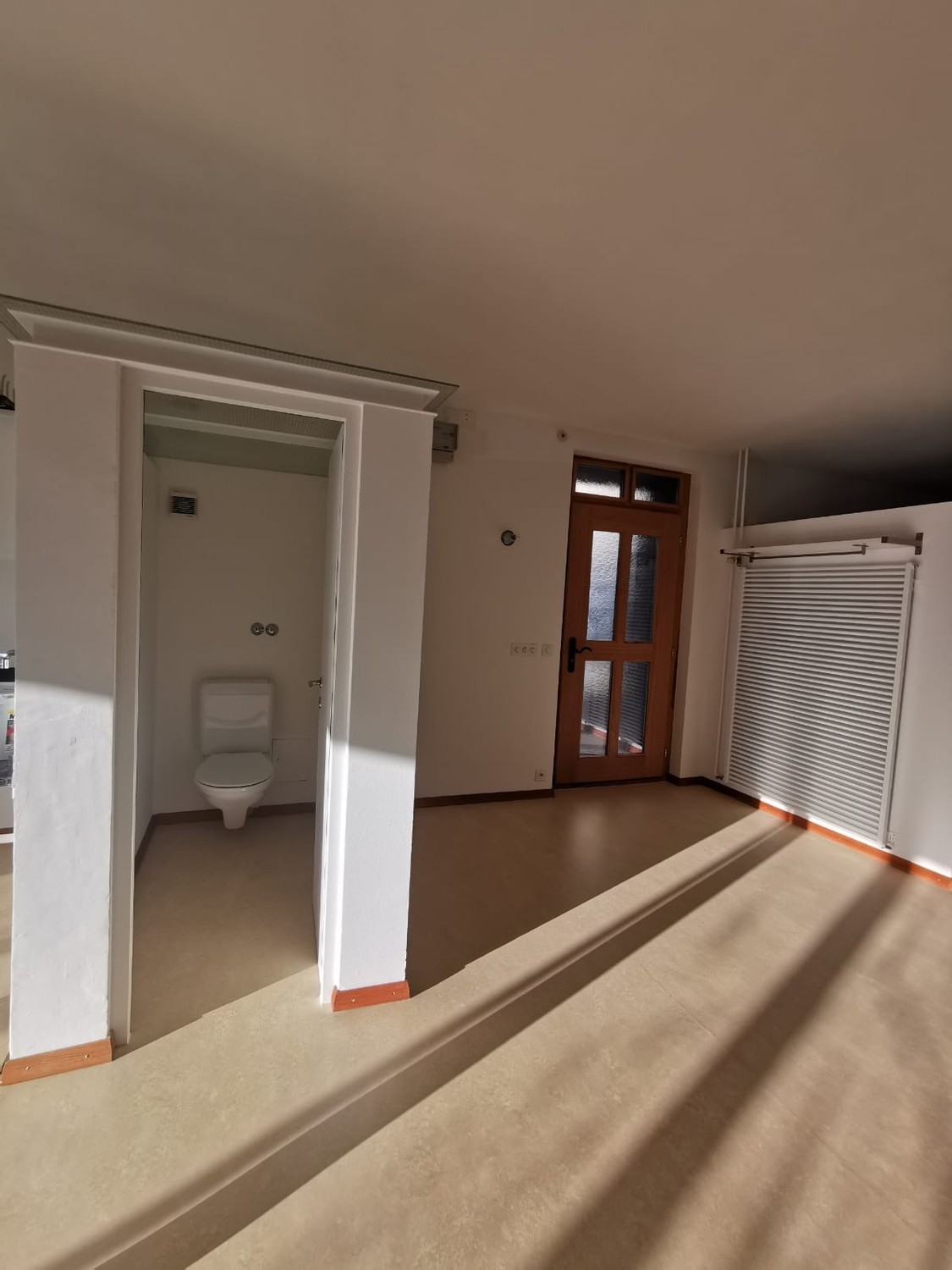 90m² commercial