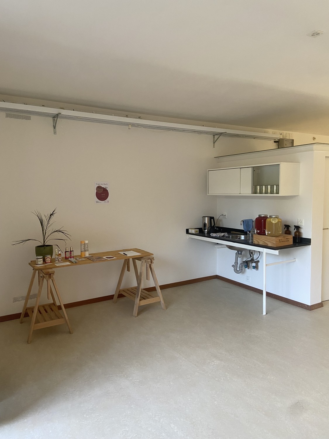 90m² commercial
