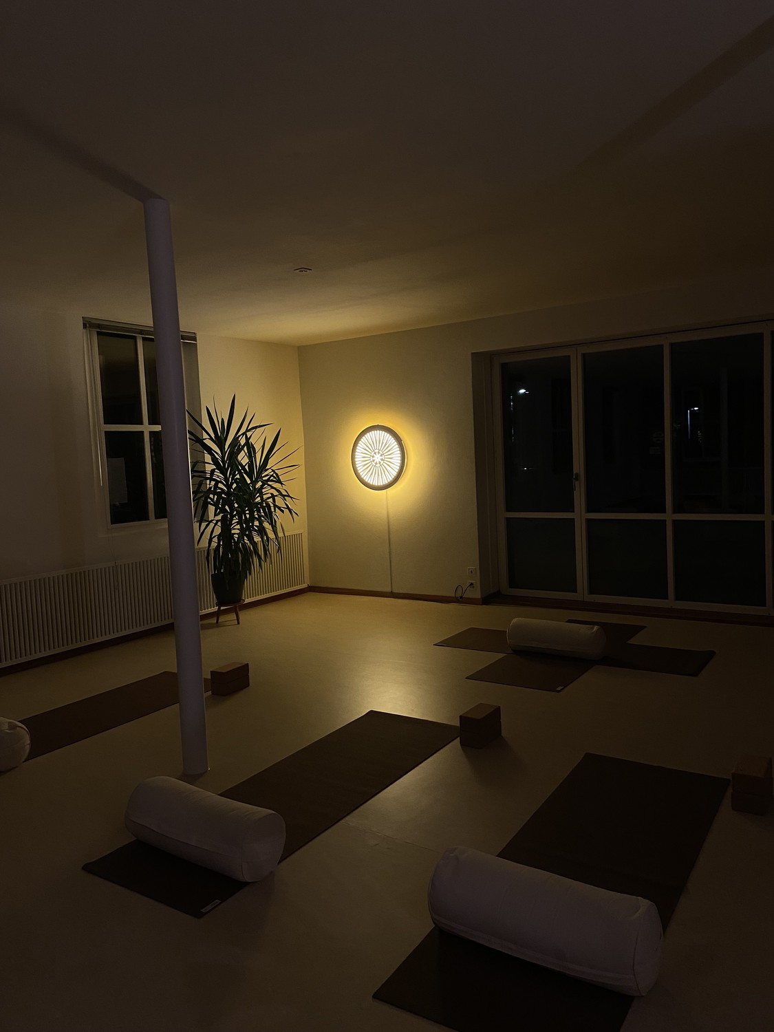 90m² commercial
