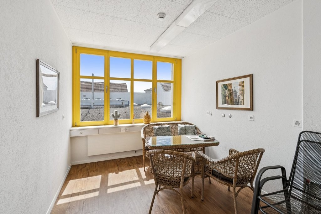125m² office