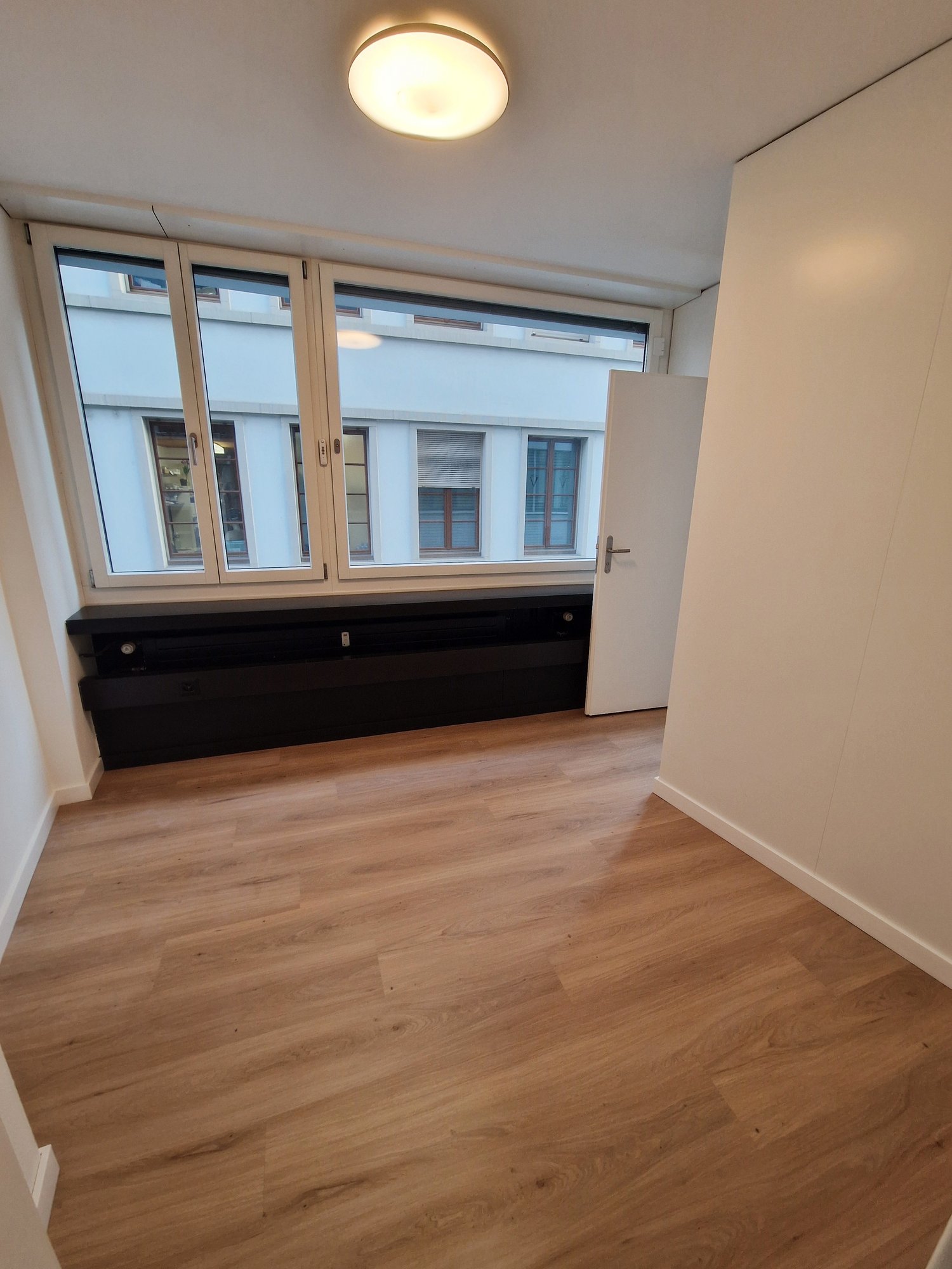 68m² office