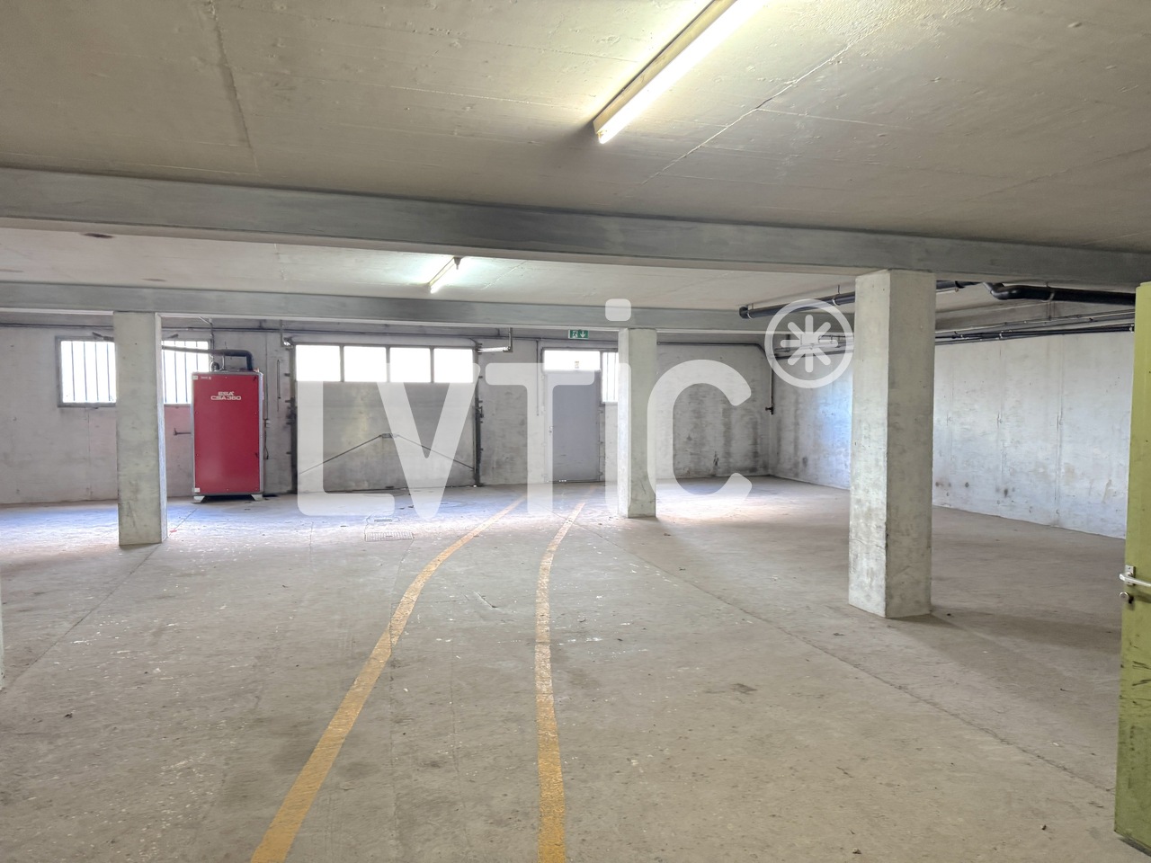 725m² oggetto industriale