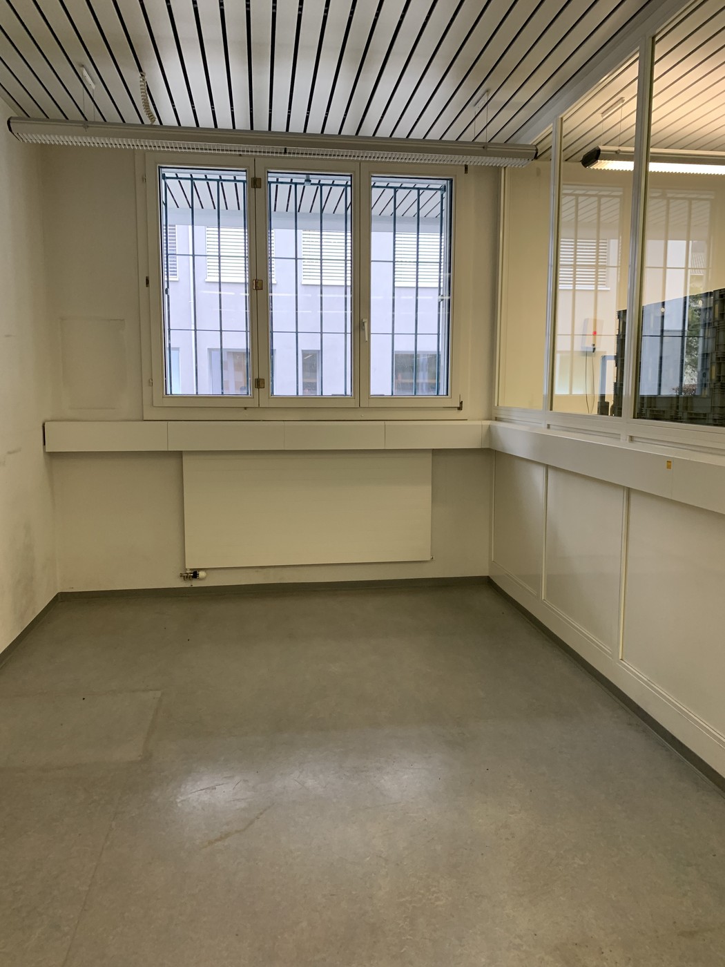 120m² commercial