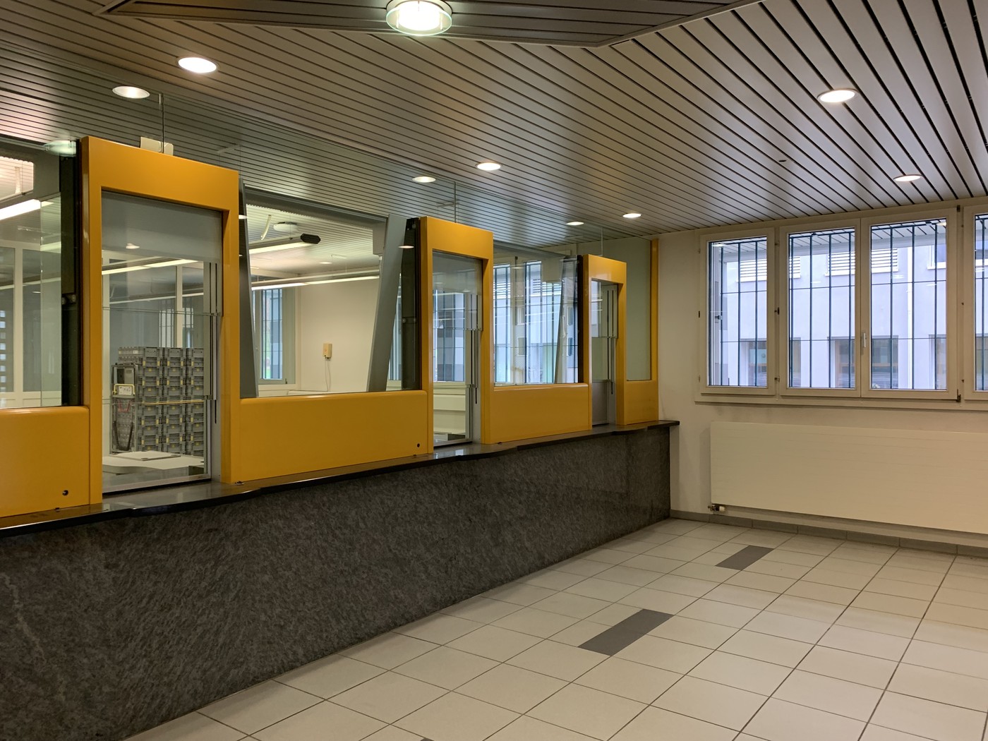 120m² commercial