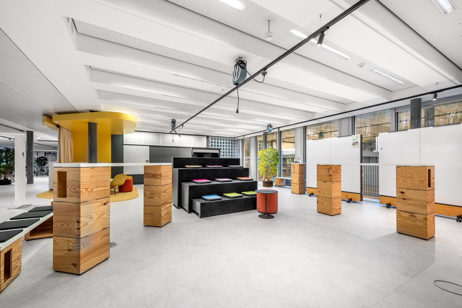 13000m² office