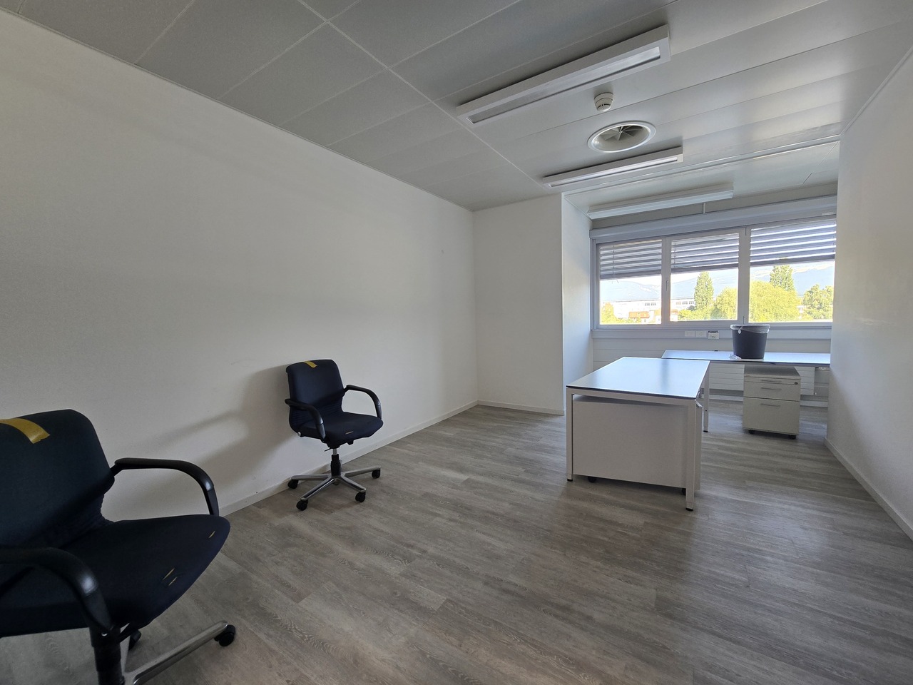 276m² office