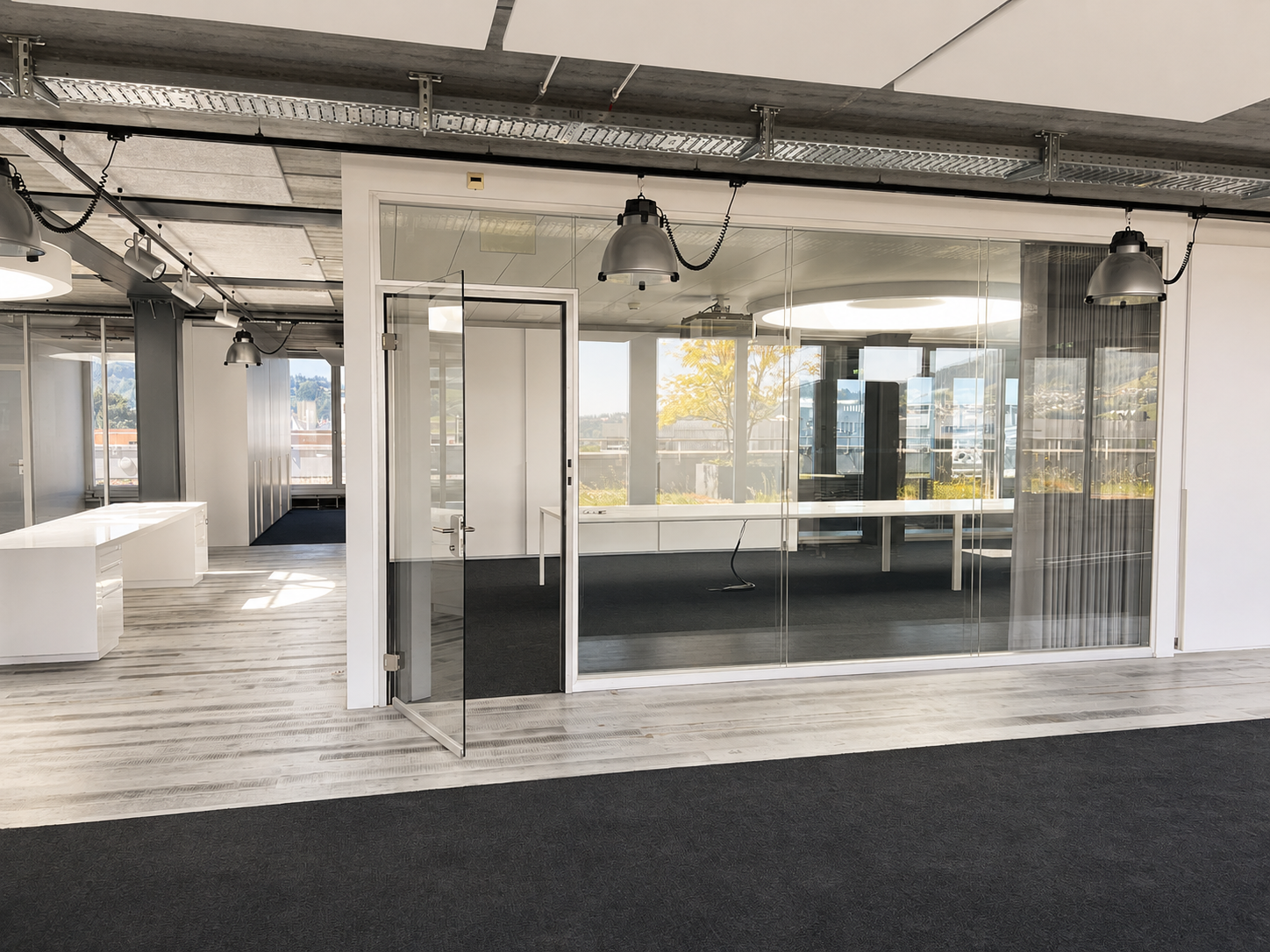 592m² office