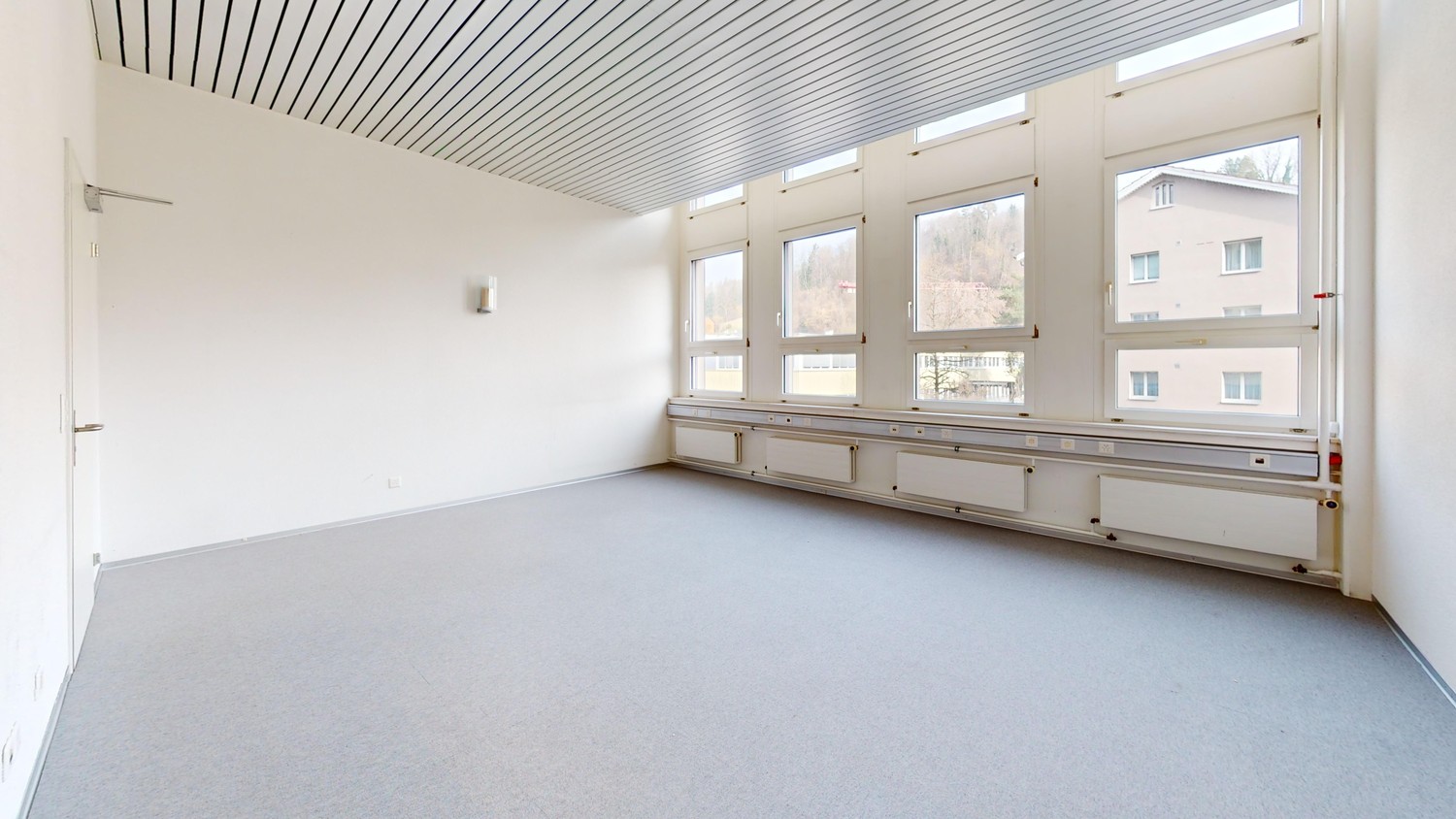 235m² commercial
