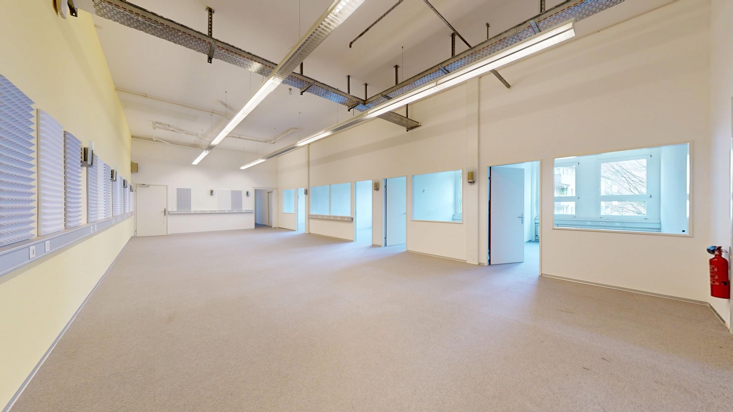 235m² commercial