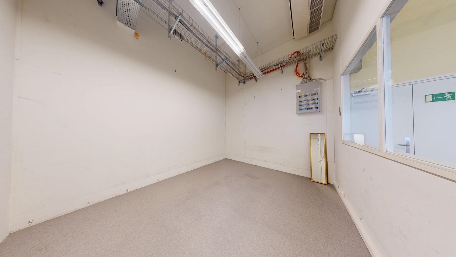 235m² commercial