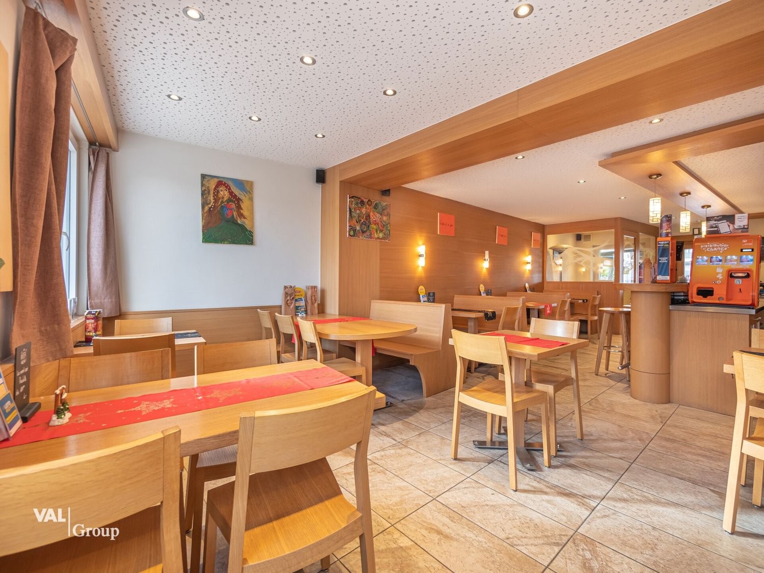 98m² shop