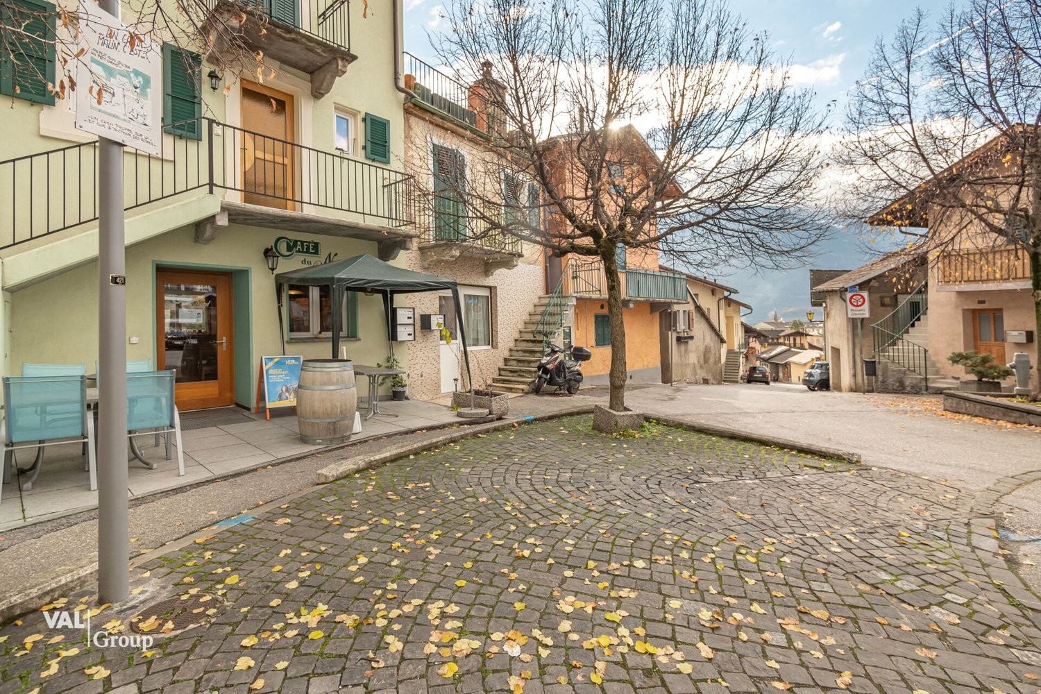 98m² shop