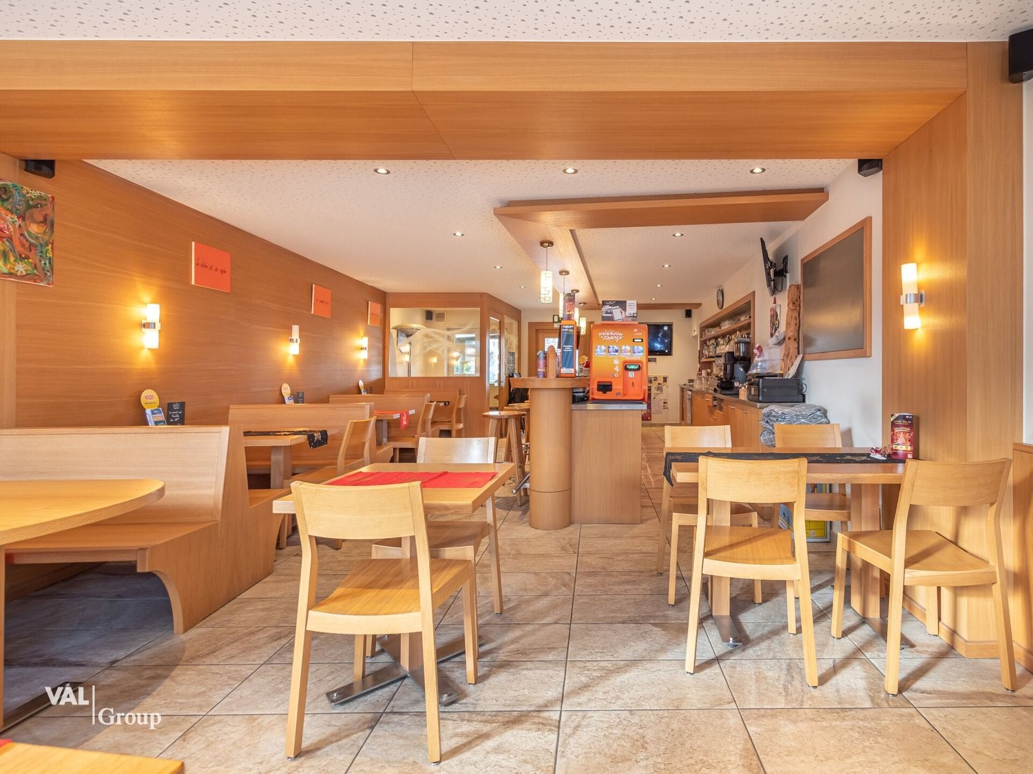 98m² shop