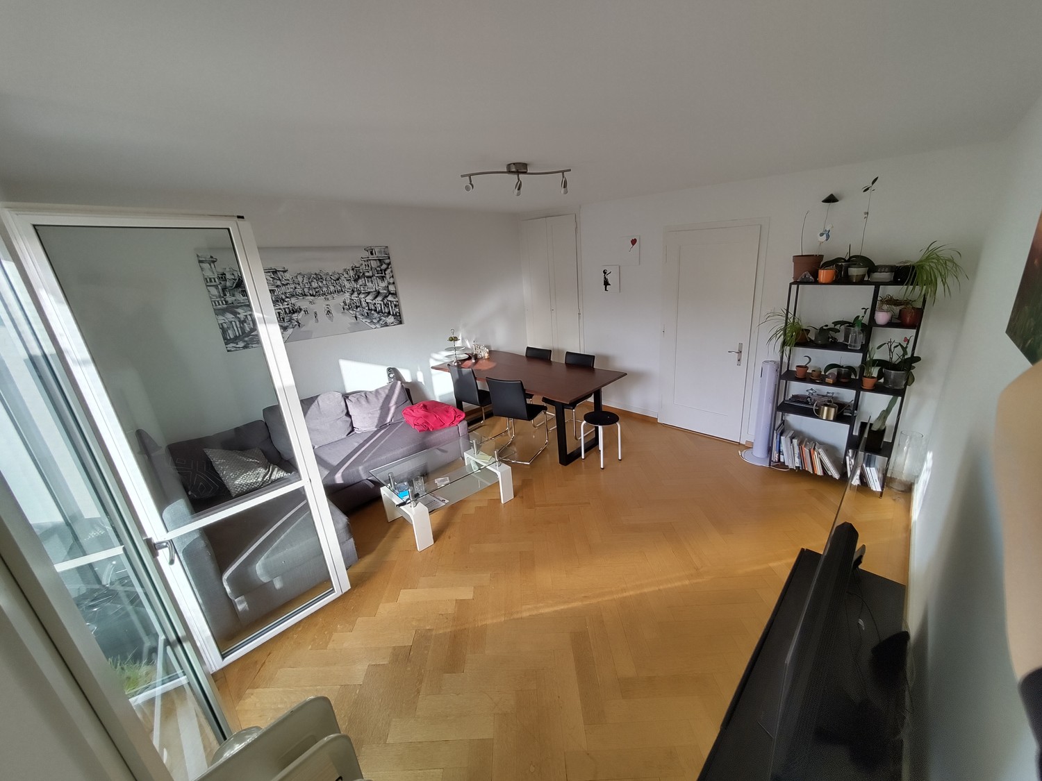 Appartamento di 3 ½ locali","description":"Curato appartamento di 3 locali al 2° piano in Schwarzenburgstrasse 129 a Liebefeld – posizione tranquilla con vista sul verde e vista diretta sul Gurten. Cerchiamo un subentrante / una subentrante per la data di subentro. 
 
Tutte le stanze sono riscaldate