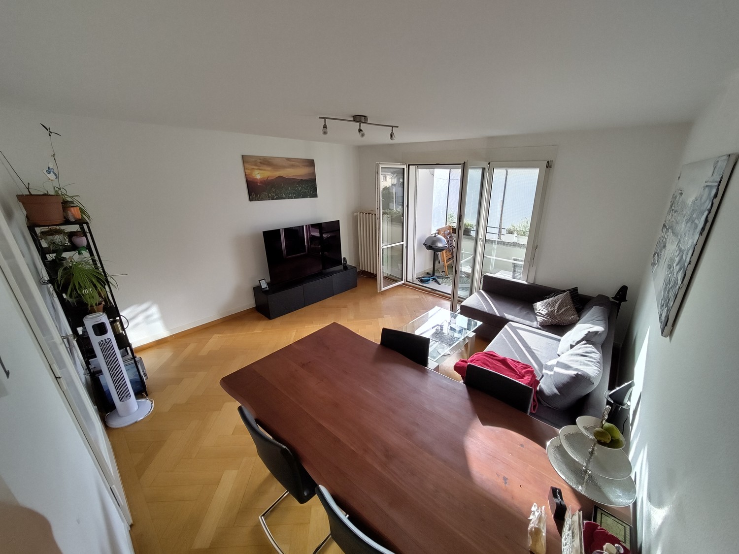 Appartamento di 3 ½ locali","description":"Curato appartamento di 3 locali al 2° piano in Schwarzenburgstrasse 129 a Liebefeld – posizione tranquilla con vista sul verde e vista diretta sul Gurten. Cerchiamo un subentrante / una subentrante per la data di subentro. 
 
Tutte le stanze sono riscaldate