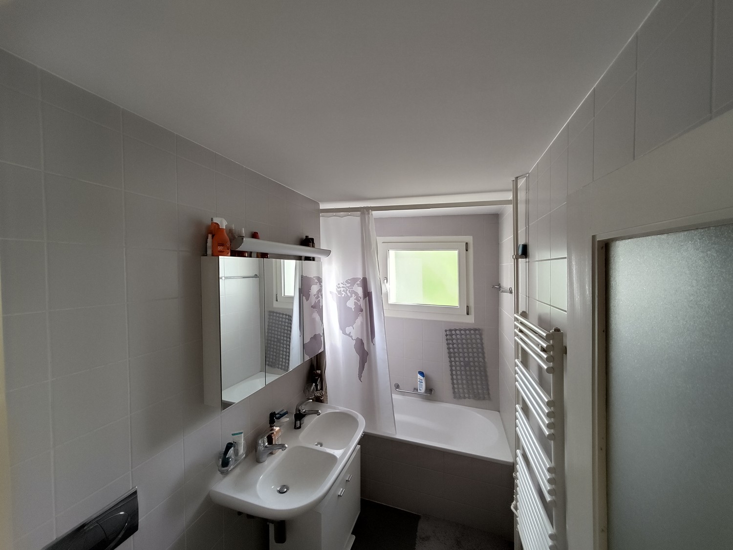 Appartamento di 3 ½ locali","description":"Curato appartamento di 3 locali al 2° piano in Schwarzenburgstrasse 129 a Liebefeld – posizione tranquilla con vista sul verde e vista diretta sul Gurten. Cerchiamo un subentrante / una subentrante per la data di subentro. 
 
Tutte le stanze sono riscaldate