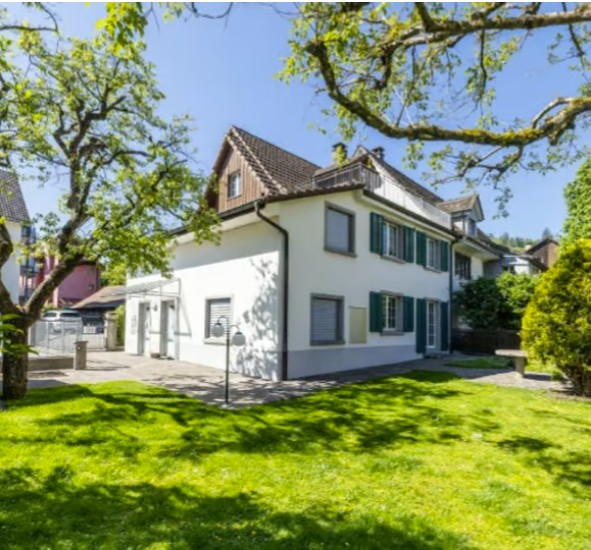 Casa di 7.5 locali a Oberrieden, ideale per vivere e lavorare, disponibile immediatamente