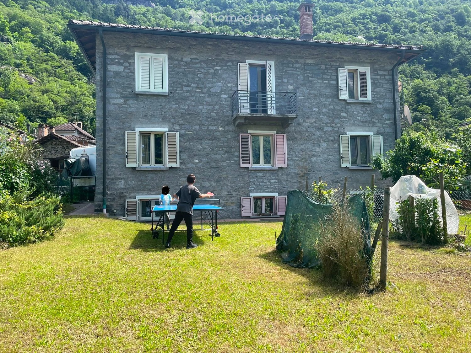 6 rooms apartment